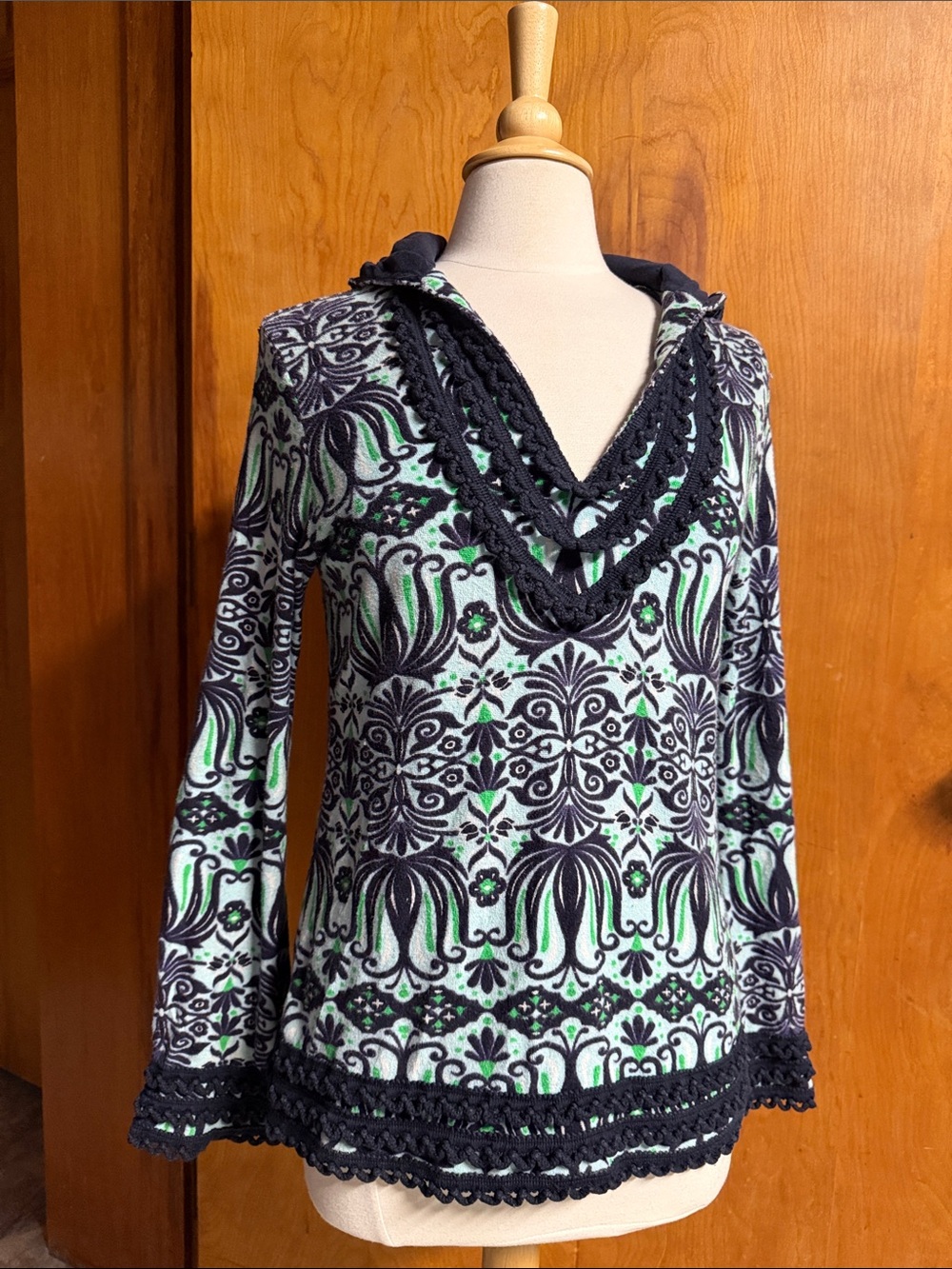 TORY BURCH Women’s V-Neck Crochet Trim Pullover Hoodie NAVY Green M